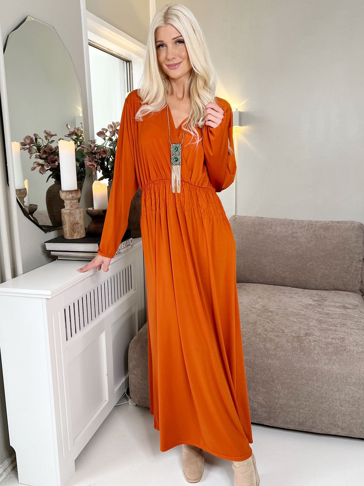 Pams Long Sleeve - Lang elastisk plus size kjole i krølfrit stof